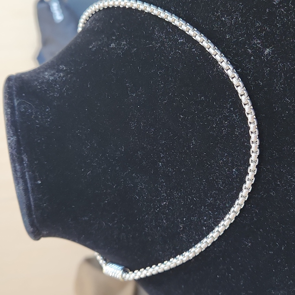 Neiman marcus magnet chain 18k plated rhodium stunning